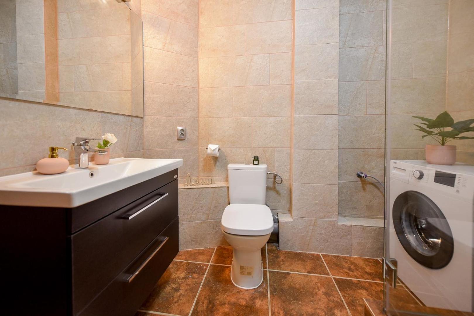 Historic Charm, Modern Comfort - Accommodation In The Heart Of The Old Town Bucareste Quarto foto
