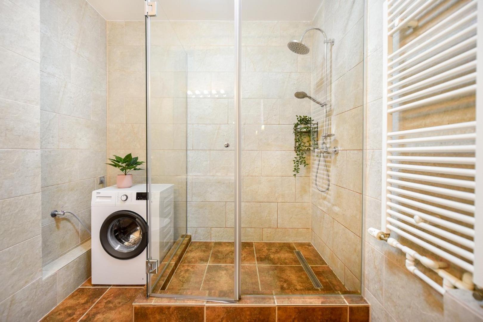 Historic Charm, Modern Comfort - Accommodation In The Heart Of The Old Town Bucareste Quarto foto