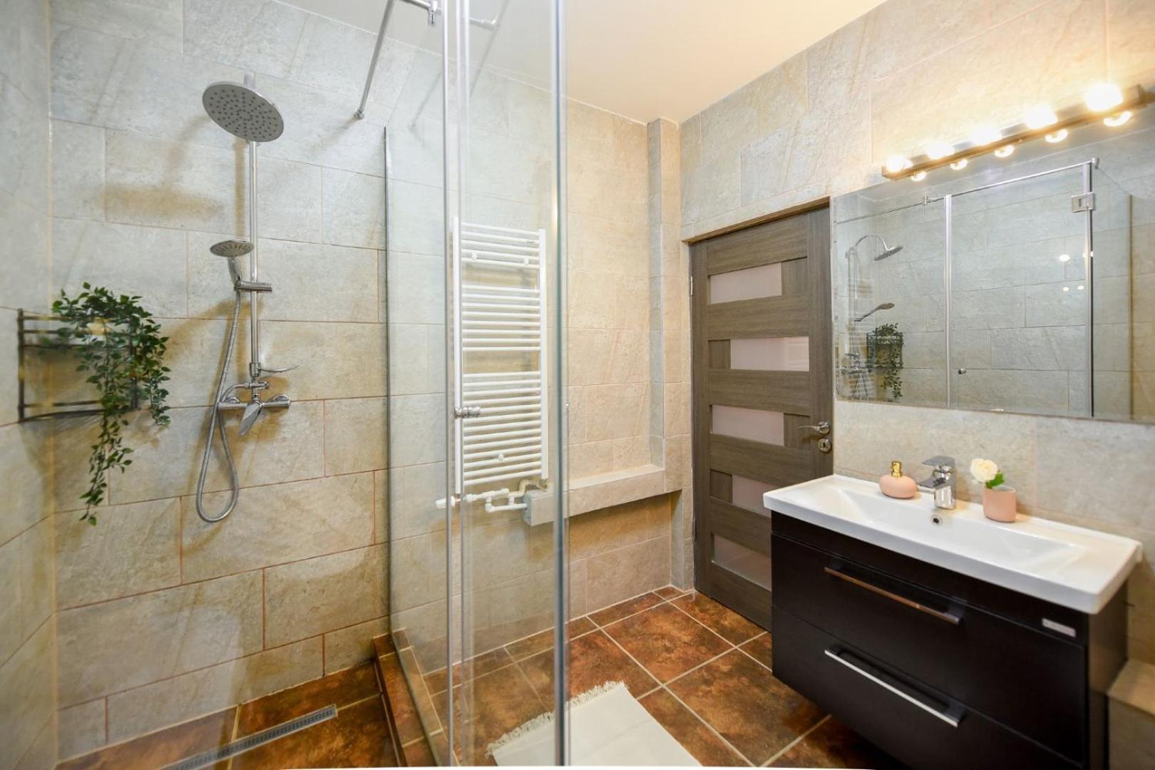 Historic Charm, Modern Comfort - Accommodation In The Heart Of The Old Town Bucareste Quarto foto