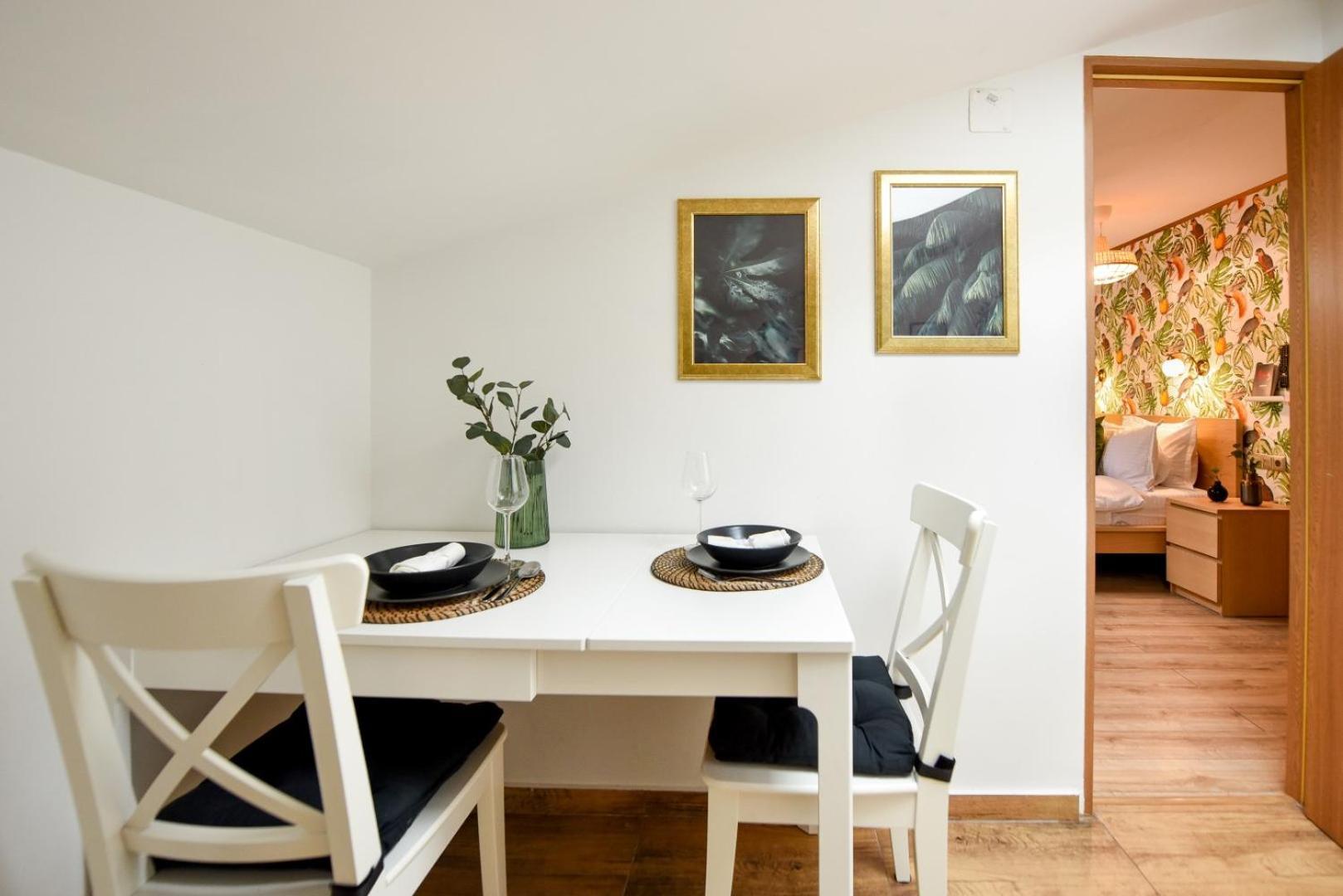 Historic Charm, Modern Comfort - Accommodation In The Heart Of The Old Town Bucareste Quarto foto
