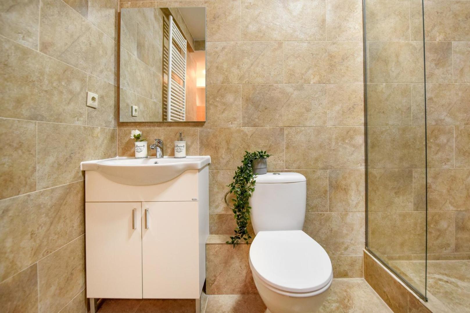 Historic Charm, Modern Comfort - Accommodation In The Heart Of The Old Town Bucareste Quarto foto