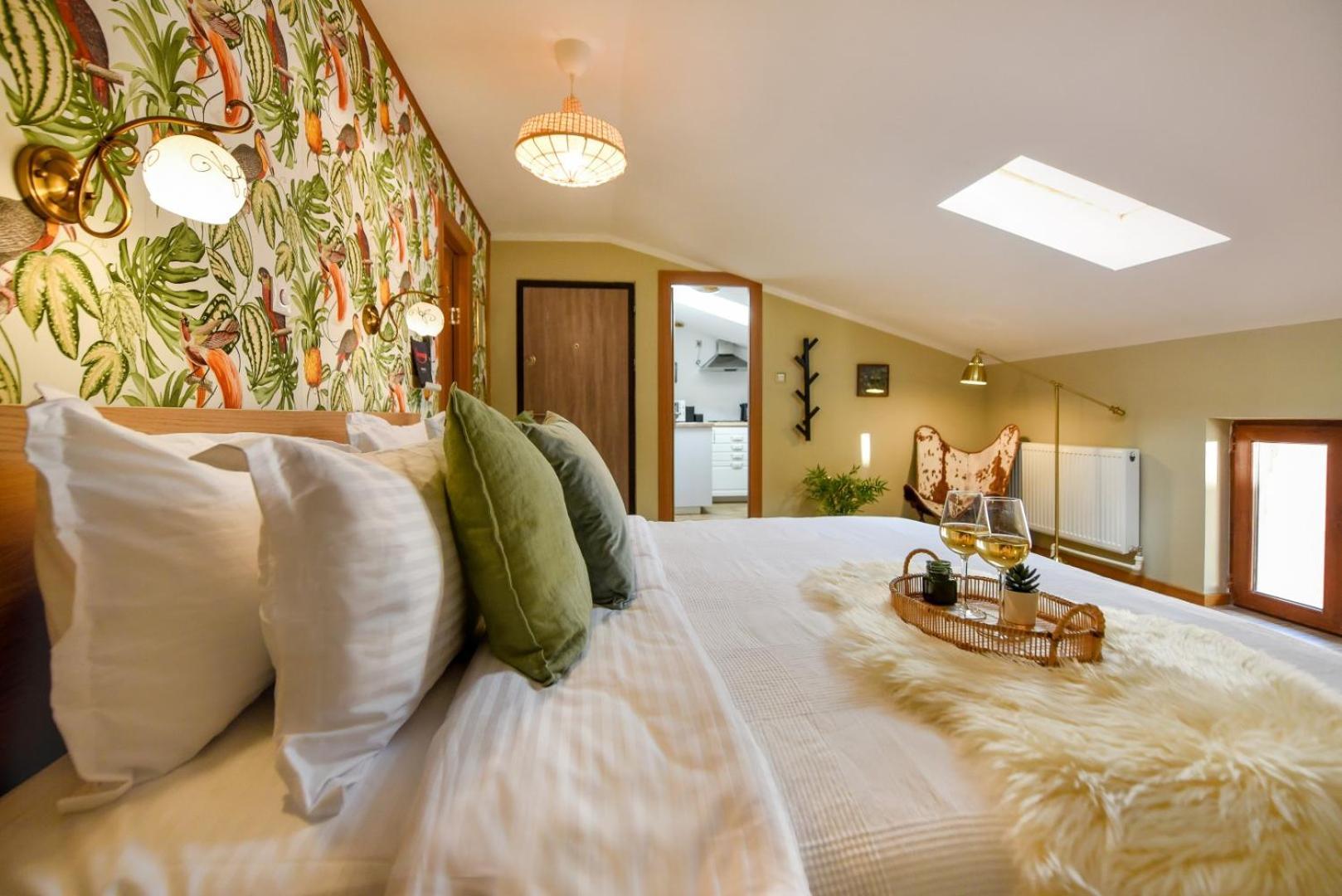 Historic Charm, Modern Comfort - Accommodation In The Heart Of The Old Town Bucareste Quarto foto