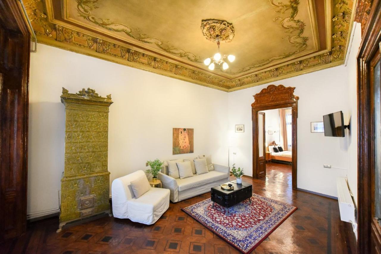 Historic Charm, Modern Comfort - Accommodation In The Heart Of The Old Town Bucareste Exterior foto