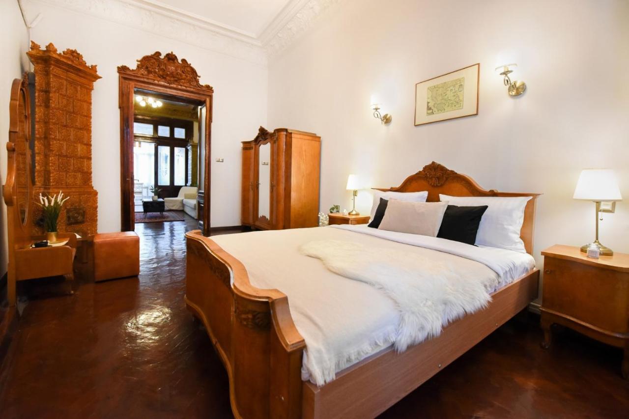 Historic Charm, Modern Comfort - Accommodation In The Heart Of The Old Town Bucareste Exterior foto